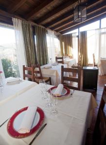 Hotel Rural El Yantar de Gredos餐厅或其他用餐的地方