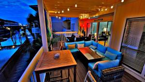 Boathouse Condo, Downtown Destin Harbor, Private Beach Access, Waterfront, on Golf course, Water Taxi pickup