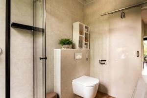 Luxe Hottub Japandi Tiny house in het Bos