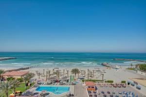 阿吉曼阿吉曼海滩酒店的享有海滩和海洋的空中景致