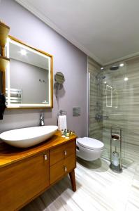 加拉塔沃尔顿酒店的一间浴室