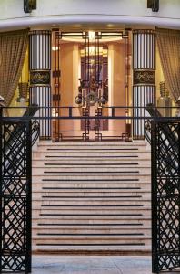 罗马拜伦勋爵酒店 - 世界小型豪华酒店集团的通往大楼的楼梯
