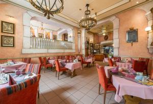 叙尔河畔埃施Logis Gourmet & Relax Hotel De La Sure的相册照片