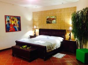 希门尼斯港Casa Manglar Villa的卧室配有一张床