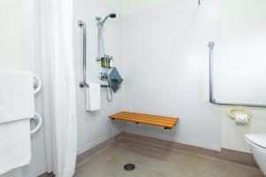 艾利特斯卡皮蒂海岸汽车旅馆的一间浴室