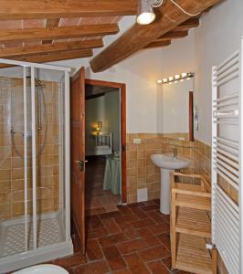 阿尔帕拉萨其奥农家乐的一间浴室