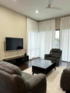Loft with Pool Access, Same Floor as Swimming Pool Imago Mall 3R2B 1,320sq ft Euphoria Staycation