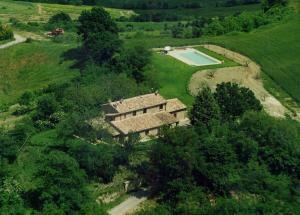 ProcenoAgriturismo POGGIO PORSENNA - con piscina的享有带游泳池的房屋的空中景致