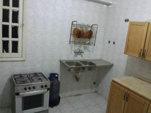 Fanara Apartments Armed Forces的厨房或小厨房