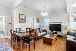 The Croft 4 BR Bungalow with Air-Con and Parking