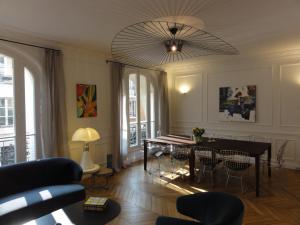 Relais12bis Bed & Breakfast By Eiffel Tower的休息区