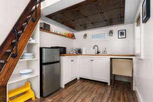 Cozy Tiny Home on an Eco Farm Huge Yard