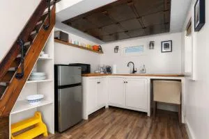Cozy Tiny Home on an Eco Farm Huge Yard