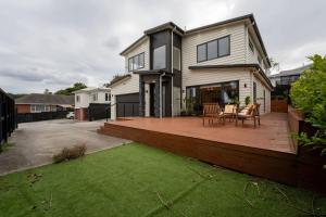 5 BRM Luxurious Bungalow - Epsom