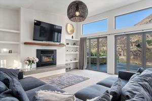 Huge & Stylish on Shotover 4 Bedrooms