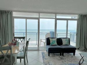 Oceanfront Luxury 2BR King Suite Atlantica Resort