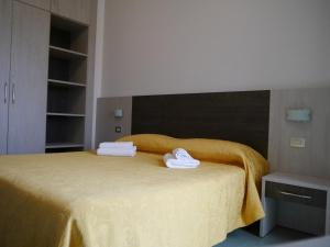 Hotel Monaco - B&B Parcheggio incluso客房内的一张或多张床位