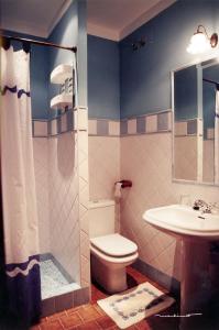 拉泊萨达日尔酒店的一间浴室