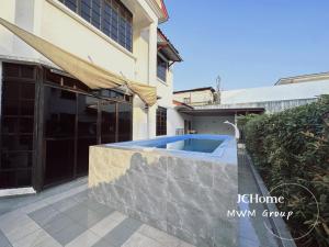 Kempas Bungalow with KTV SwimmingPool