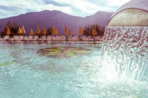 Hotel Ilma Lake Garda Resort内部或周边的泳池