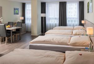 SVG公寓式酒店客房内的一张或多张床位
