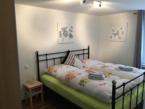 Ferienapartment: An Der Kunstakademie Heimbach客房内的一张或多张床位