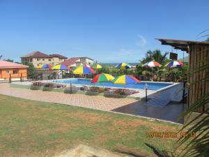 牙买加旅馆内部或周边的泳池