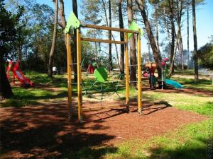 Alojamento local Boavistense的儿童游玩区