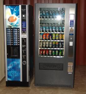 雅典卡斯姆斯酒店的出售汽水的自动售货机