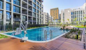 New Olympic Park 2 bedroom Condo -Pool Gym Parking 9