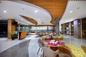 favehotel Banjarbaru餐厅或其他用餐的地方