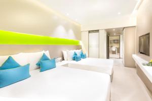 ZIBE Coimbatore by GRT Hotels客房内的一张或多张床位