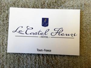 图尔开花的卡斯特尔酒店的一张白卡片,上面写着乐索尔心