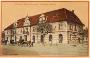 塔塔克里斯塔利帝国酒店的老照片,大建筑里有马车