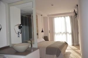 毕尔巴鄂广场酒店的一间浴室
