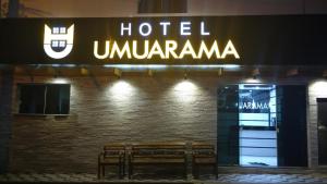 阿帕雷西达HOTEL UMUARAMA Aparecida SP的一座有标志的建筑,上面写着乌尼瓦尔马酒店