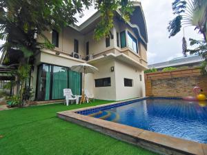 Baan Natcha Pool Villa City Center