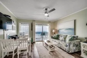 Drifty Daze Oceanfront Suite w Pool