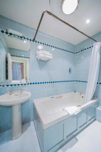 阿伯丁旅馆的一间浴室