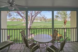 Open and airy 2 BR condo in Plantation Golf and Country Club