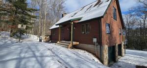 Wandering Woods- 3 Bedroom Home with Hot Tub and Firepit