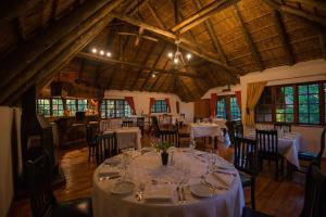 Amadwala Lodge餐厅或其他用餐的地方