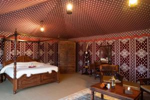 Al Marmoom Oasis Luxury Tents and Bedouin Experience