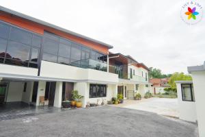 Private Studio In Bungalow near KL Sentral by Lilyandloft