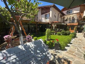 NIKI HOUSE