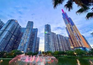 The Vinhomes Central Park Apartments - The Buildings Surrounding Landmark 81