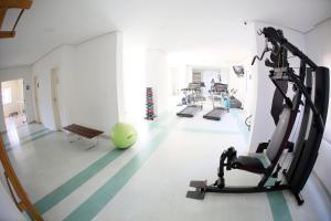 Apartamento Mobiliado no Morumbi的健身中心和/或健身设施