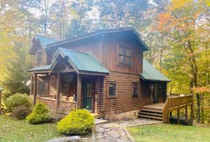 Knotty Dog Lodge- Hot Tub Fire Pit Pet Friendly
