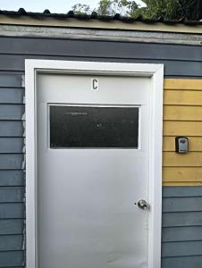 2 double and 1 sofa beds garden chalet, 7C Salisbury Road, Rotorua