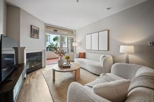 Promo Casa Miel Heart of Westwood Luxury Condo